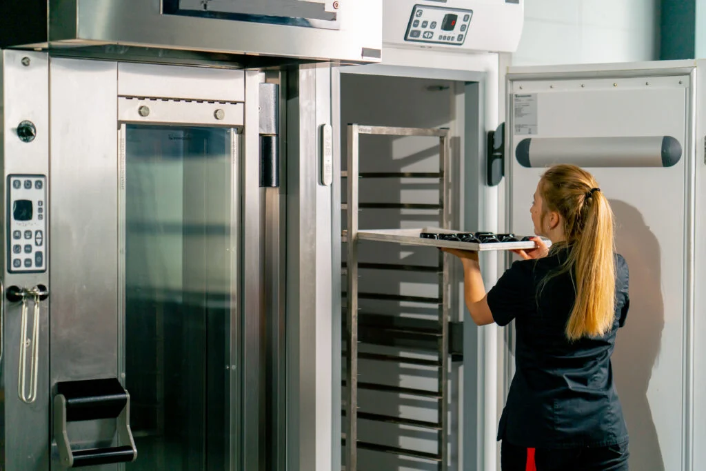 Signs Your Restaurant Needs Emergency Refrigeration Repair